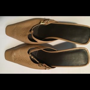 Taupe colored Bandolino slide